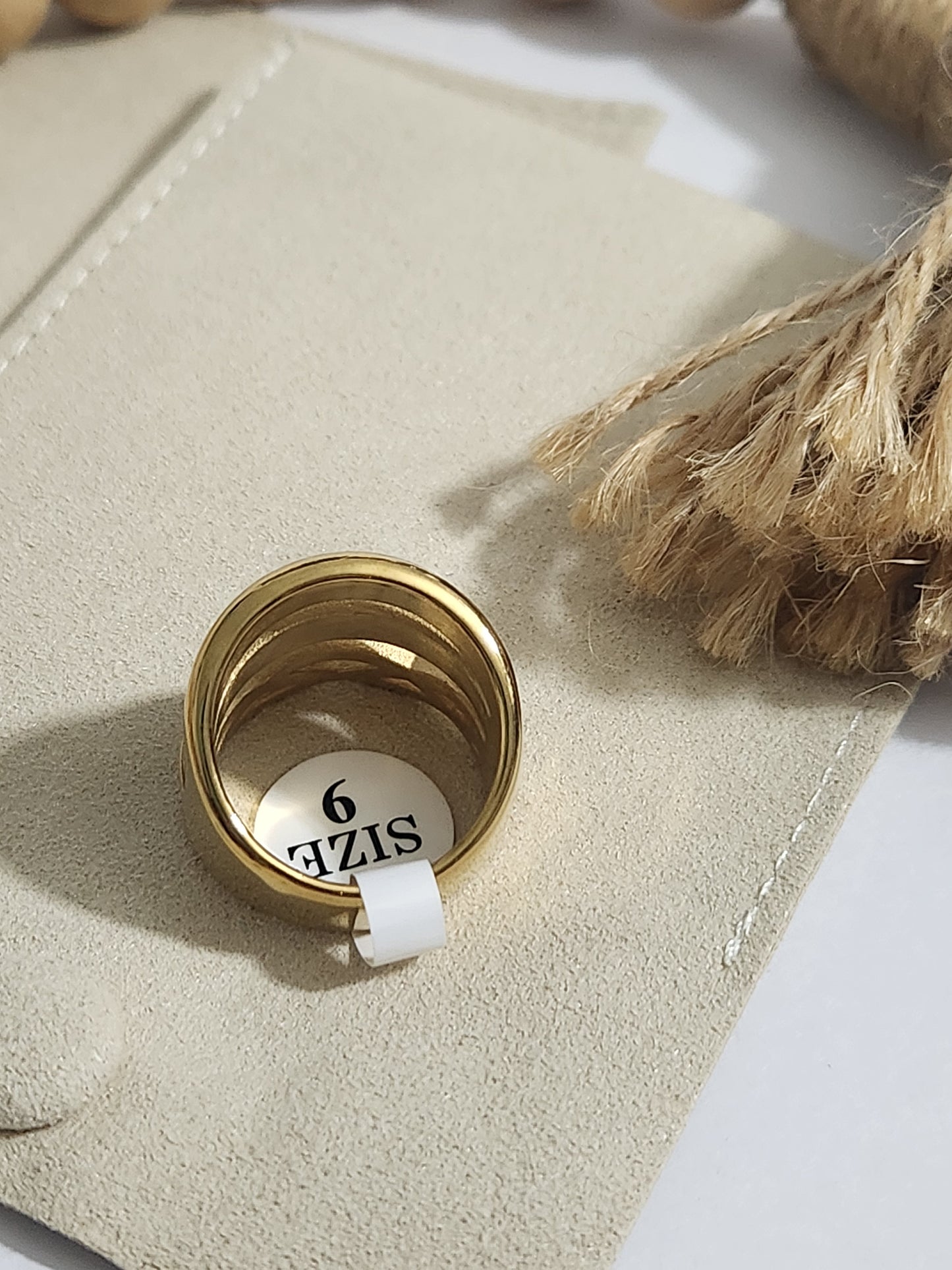 Sortija con 3 estilos de lineas