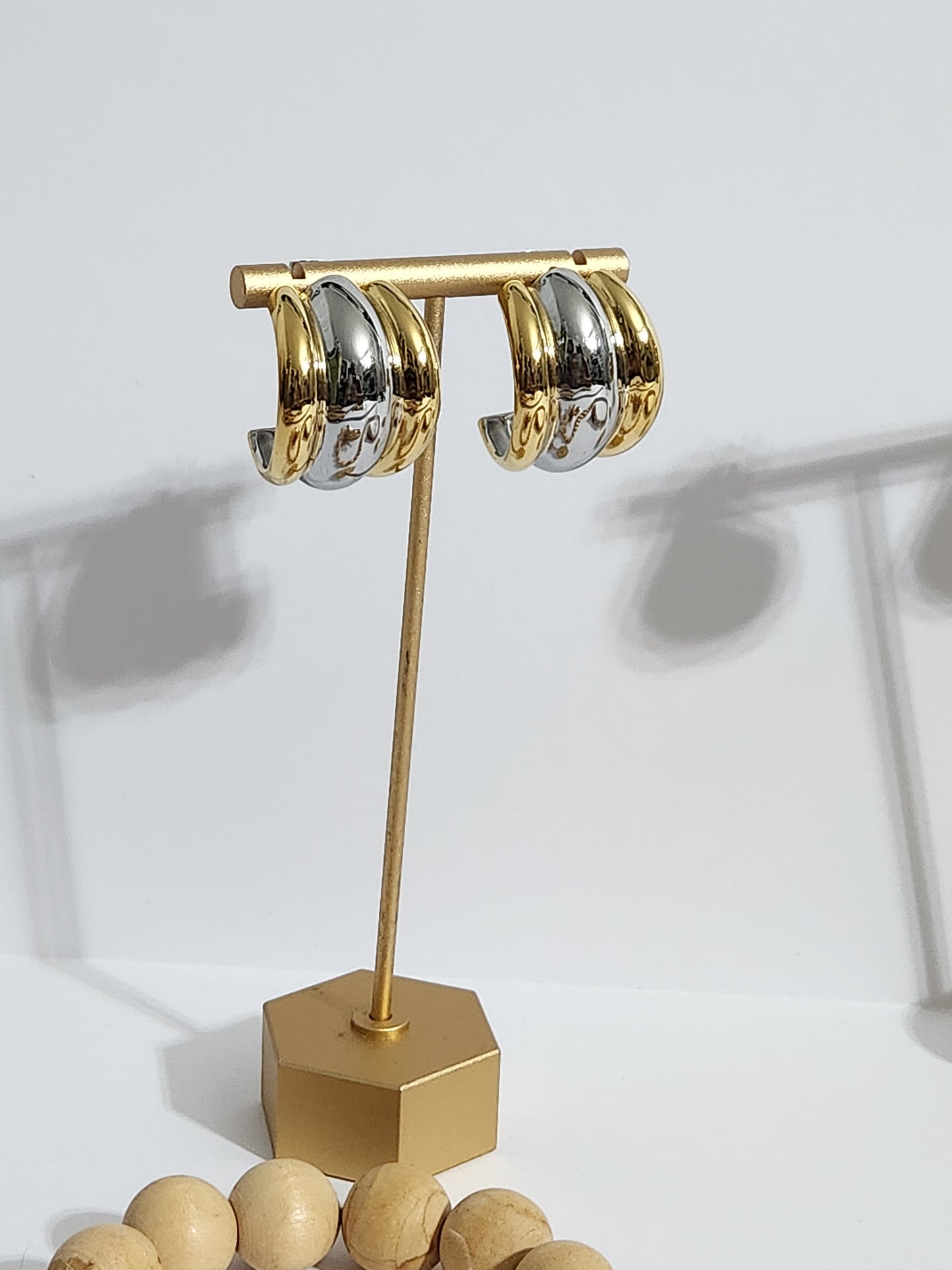 Aretes de 2 tonos en forma de curva