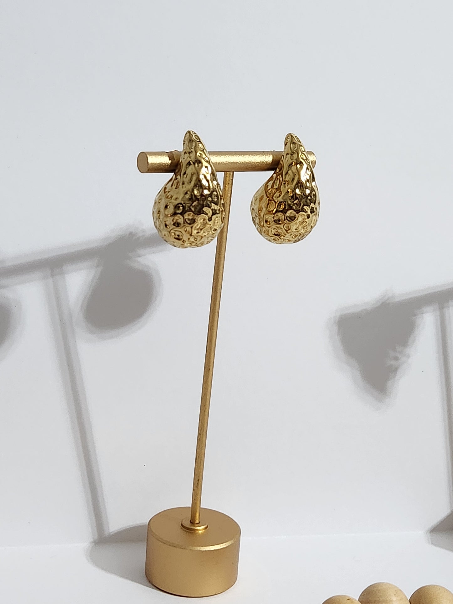 Aretes en forma de gota arrugada