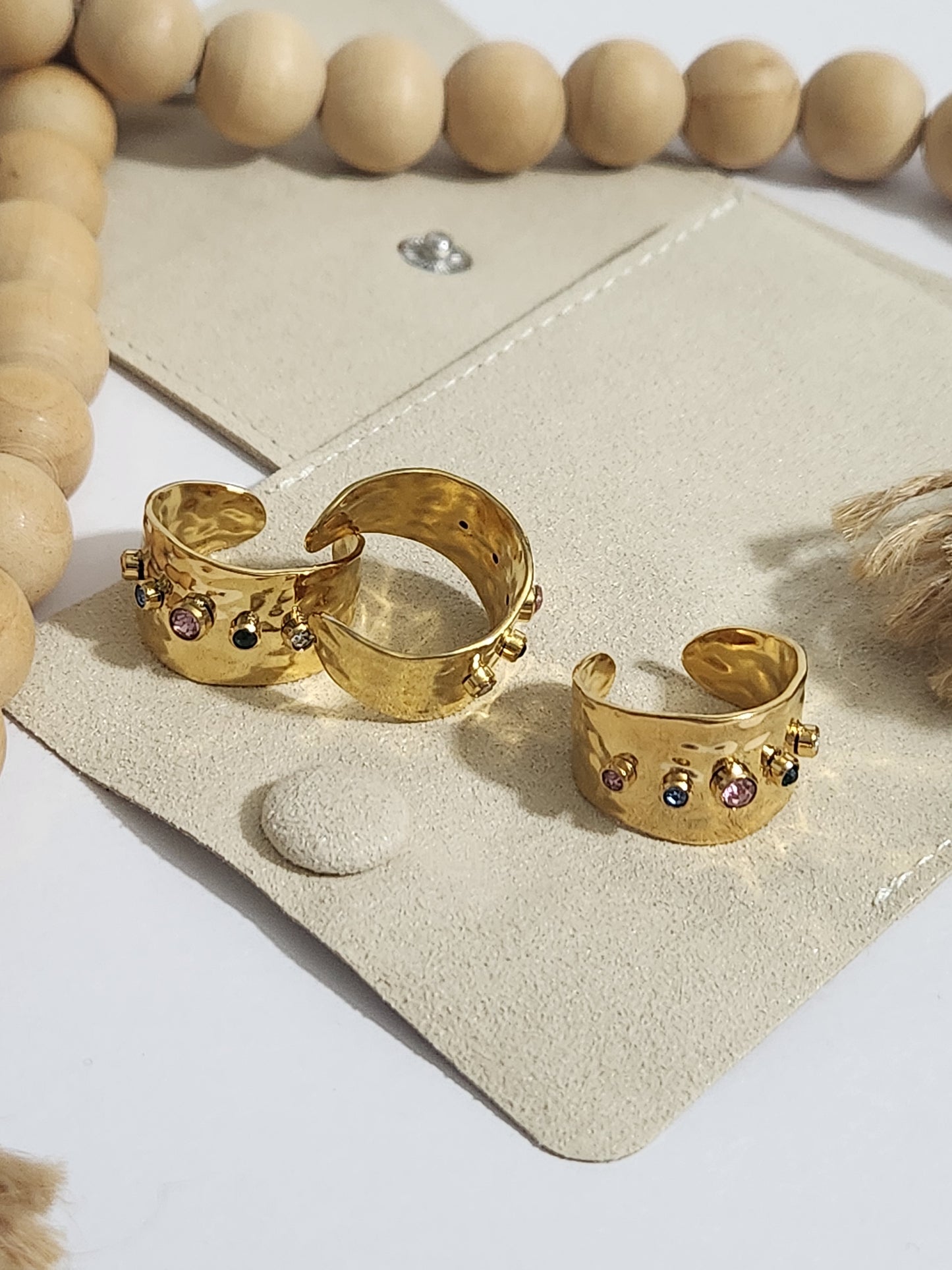 Sortija ajustable con diamantes de colores