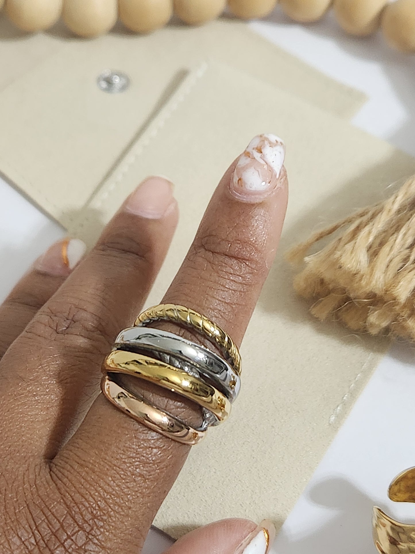 Sortija tricolor en lineas