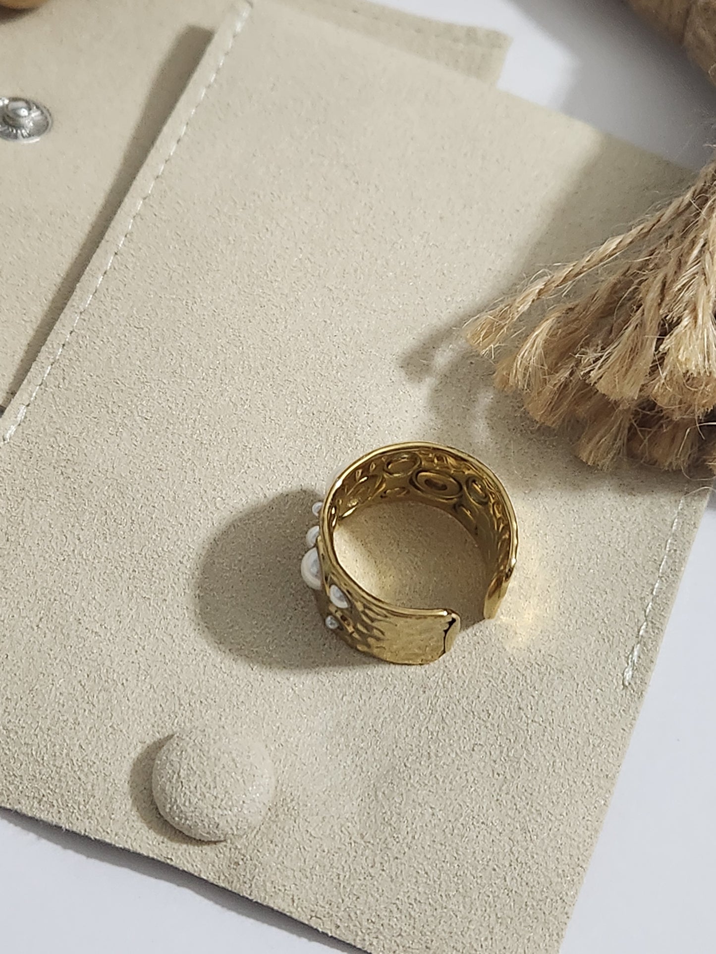 Sortija ancha de perlas