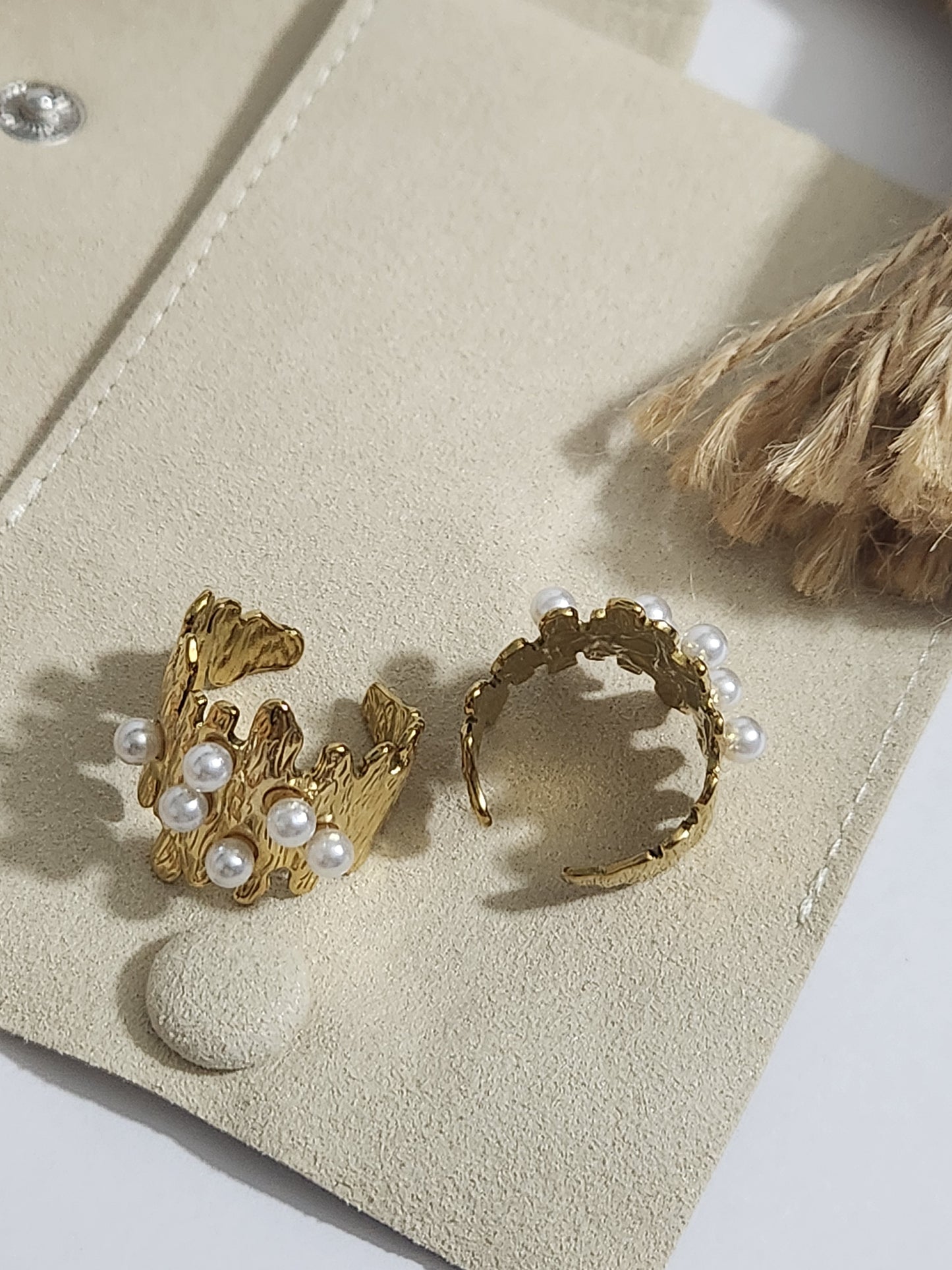 Sortija en perlas/corona