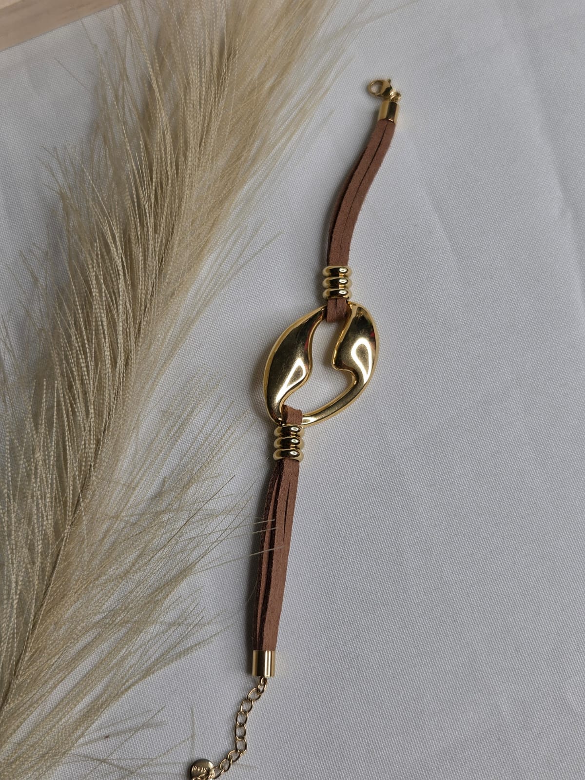Pulsera con hilo marron