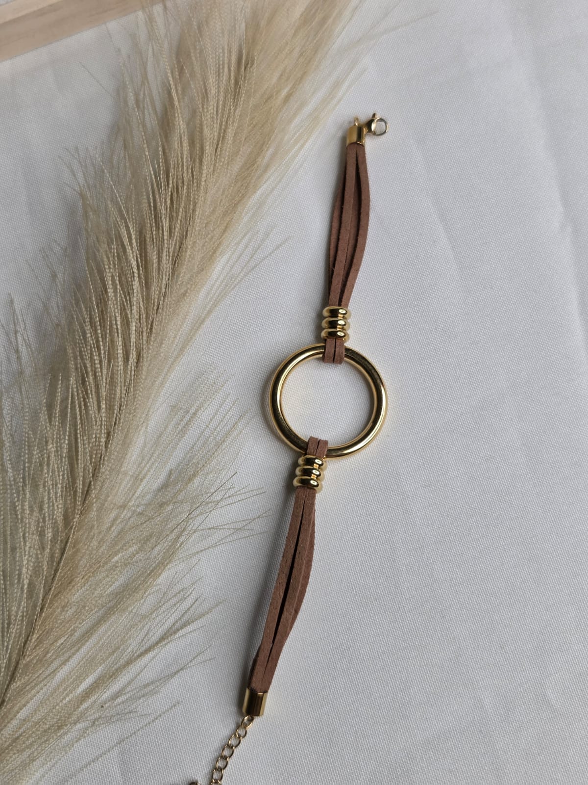 Pulsera con hilo marron