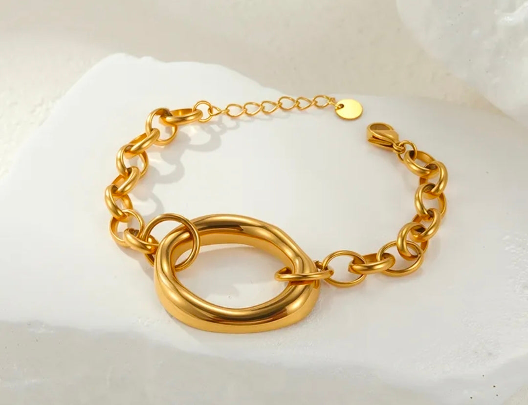 Pulsera con detalle ovalado